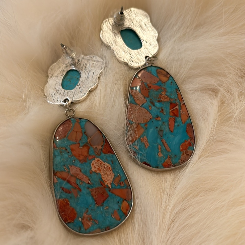 Light-weight howlite turquoise earrings - Picture 2 of 3